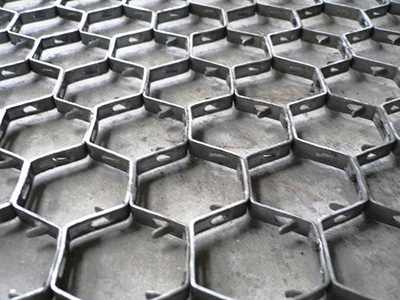 水泥廠耐磨龜甲網(wǎng)廠-水泥廠耐磨龜甲網(wǎng)有哪些使用優(yōu)勢(shì)